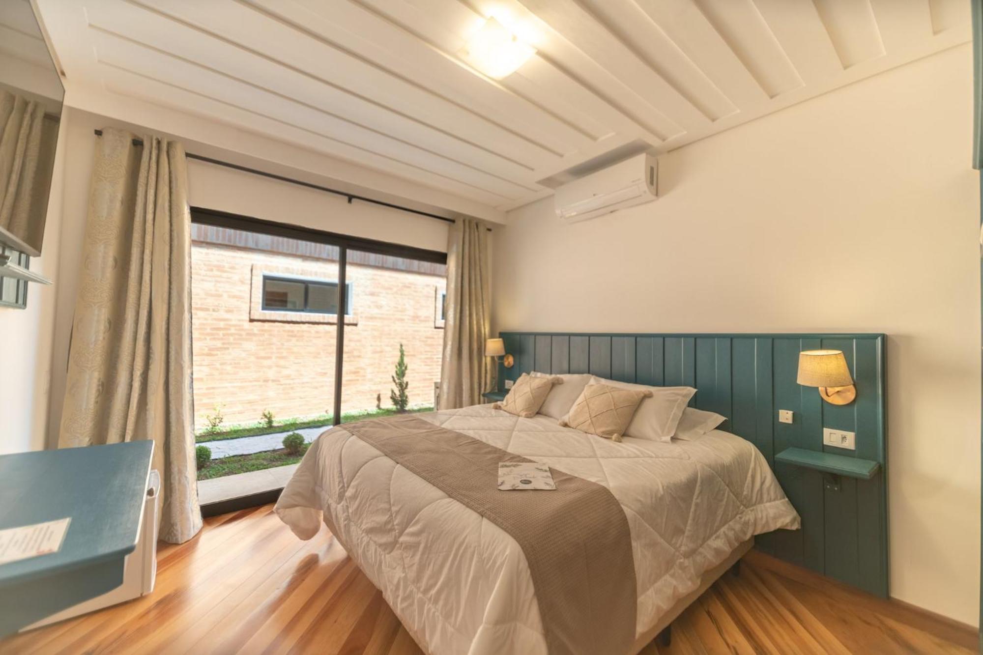 Santa Felicidade Hotel
