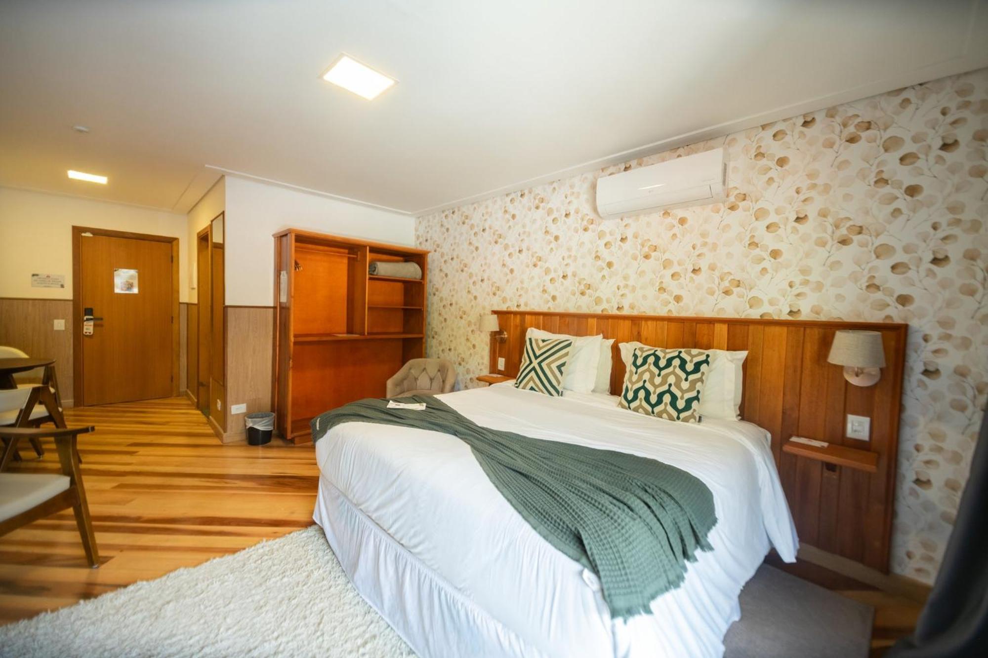 Santa Felicidade Hotel *