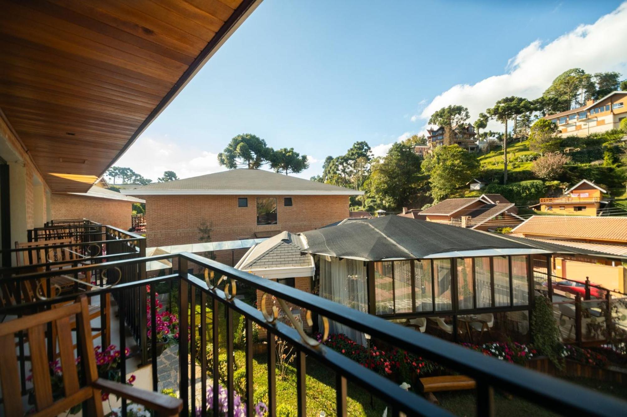 Santa Felicidade Hotel *