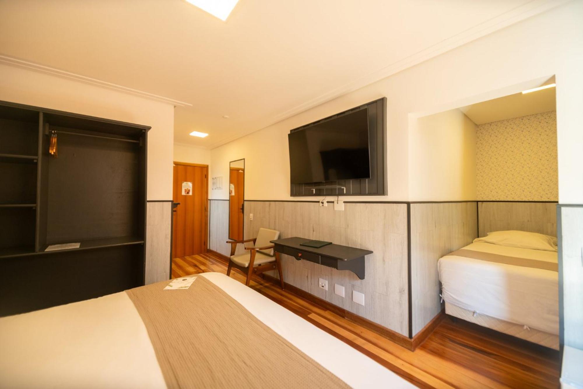 Santa Felicidade Hotel